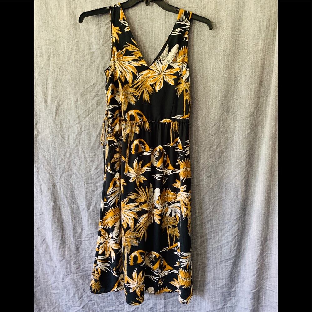 NWOT!!! Cute H&M dress super cute💥🌈❤️😘👍🏻